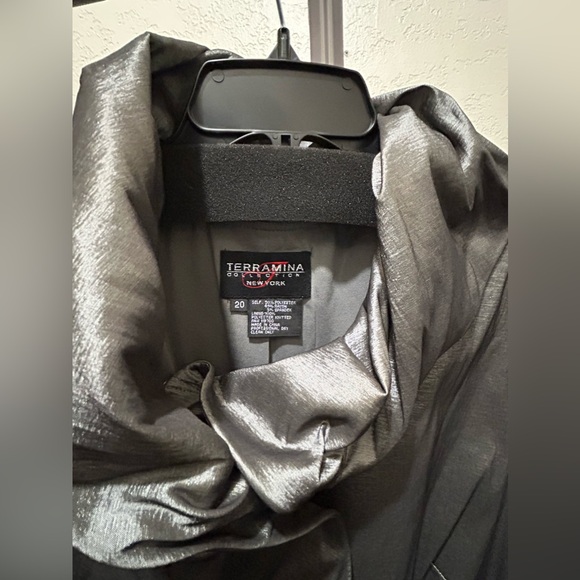 FORMAL DRESS - Picture 4 of 6